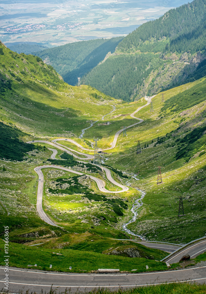 Crossing Carpathian mountains in Romania. Transfagarasan mountain. Transfagarasan highway. - obrazy, fototapety, plakaty 