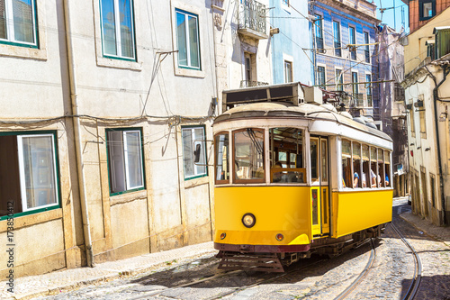 Zdjęcie XXL Vintage tramwaj w Lizbonie