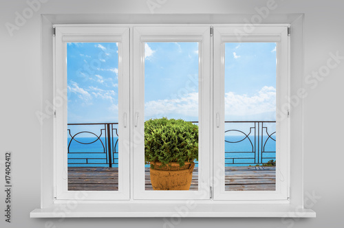 Dekoracja na wymiar  widok-z-okna-na-morze