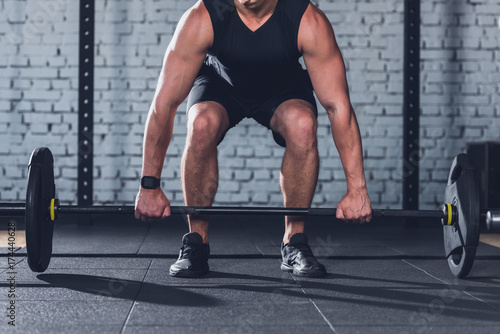 man lifting barbell