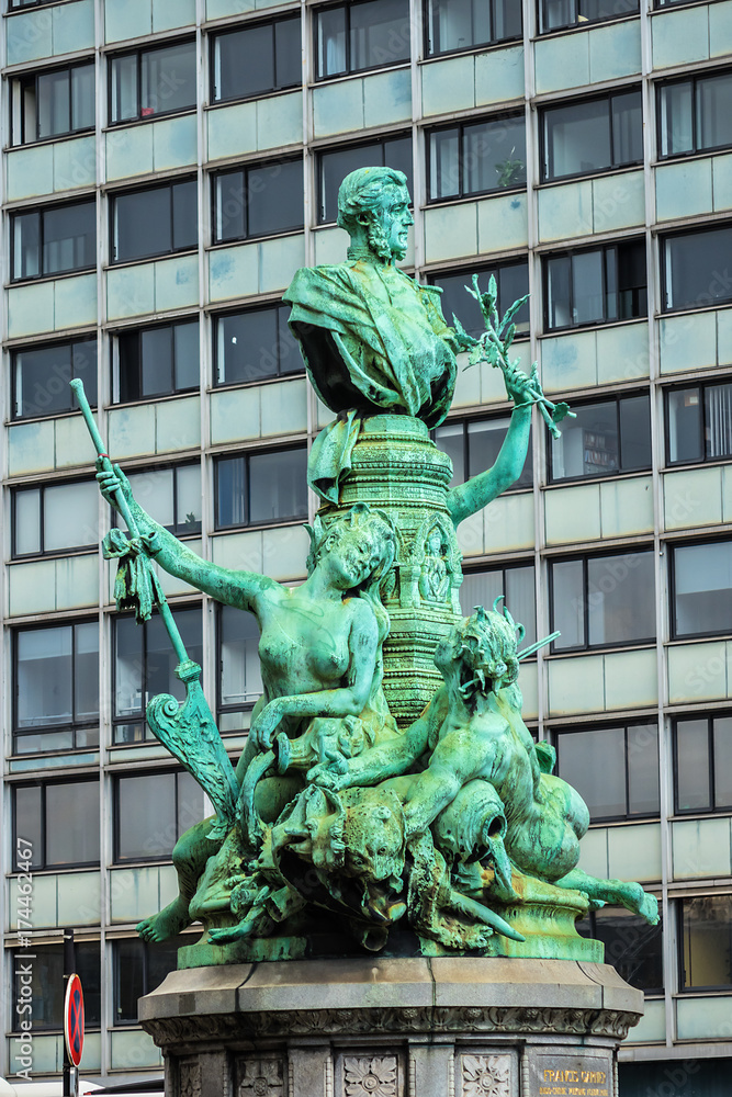BR71636 monument de francis garnier bike paris france | UK
