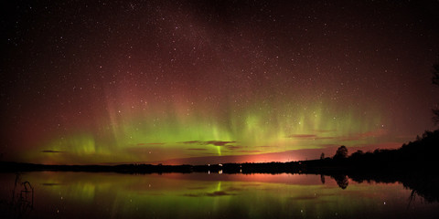 northern lights at loch of skene aberdeen