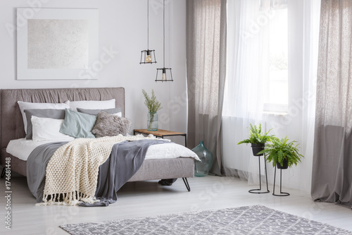 Sophisticated Soft Color Bedroom Kaufen Sie Dieses Foto