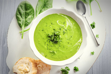 Canvas Print - Plate with delicious spinach soup on table