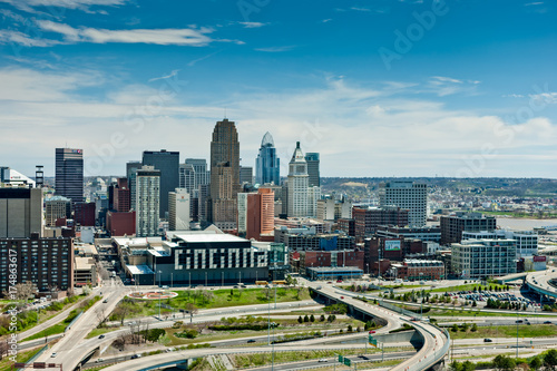 Fotomural Aerial View of Cincinnati Ohio from the West