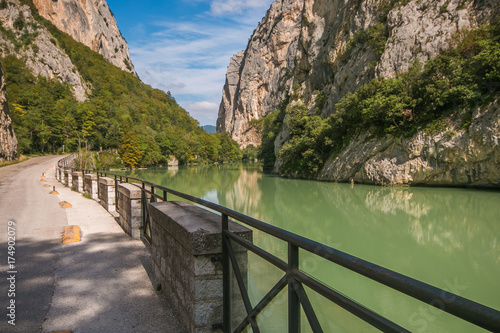 Fotografia, Obraz Riserva naturale della gola del Furlo nelle Marche, Italia