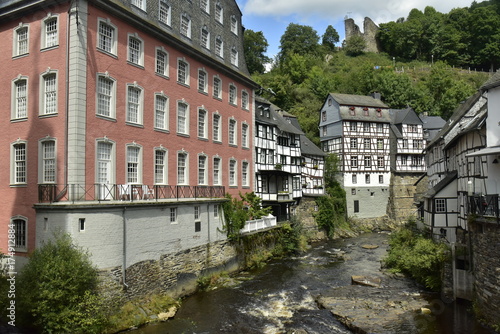 Der Rote Haus La Maison Rouge Et Les Batisses Traditionnelles A