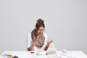 Wall Mural - Anxious woman looks at tablet, realizes that she didn`t save project and should do everything from beginning, screams in panic, being overworked and nervous. People, problems, troubles concept