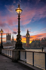 Fototapete - Westminster und der Big Ben in London nach Sonnenuntergang