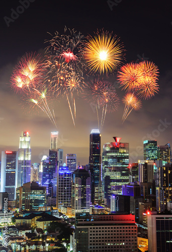 Photo firework over cityscape of Singapore city at night