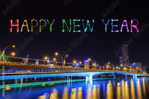 Photo Happy new year firework with Jubilee bridge at night, Singapore