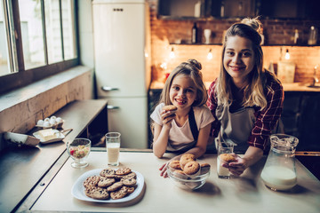 Wall Mural - Mom with daughter on kitchen