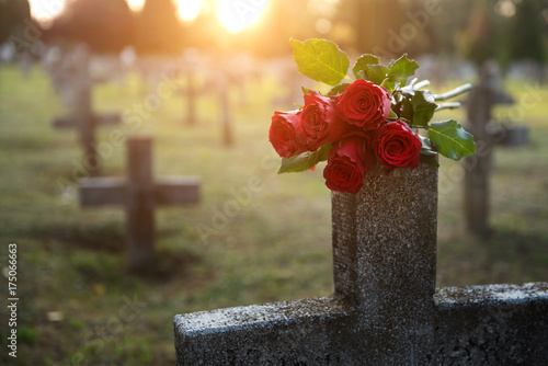 Fotografía There are plenty of tombstones in the cemetery