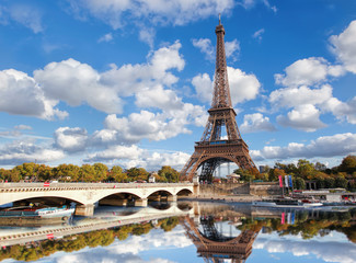 Fototapete - Eiffel tower in Paris, France