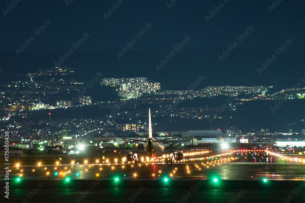 Airplane taking off in the night (夜の航空機離陸シーン) Stock Photo | Adobe Stock