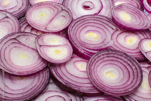 Fotomural Sliced red onion rings closeup