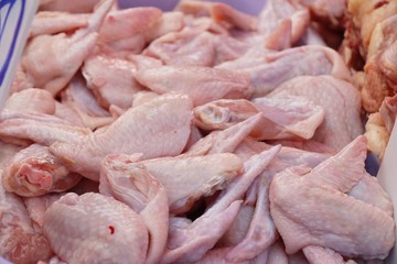 Canvas Print - Fresh chicken for cooking in the market