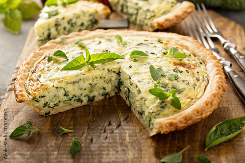 Fotografía Spinach and herb Florentine quiche