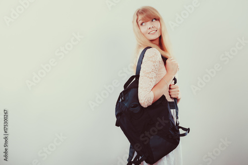 Plakat Ładny kobiety dziewczyny uczeń z plecakiem.