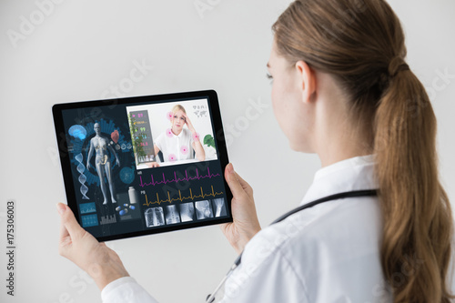 Fotomural Remote medicine concept. Telemedicine.