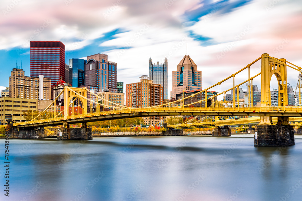 Rachel Carson Bridge (aka Ninth Street Bridge) spans Allegheny river in Pittsburgh, Pennsylvania - obrazy, fototapety, plakaty 
