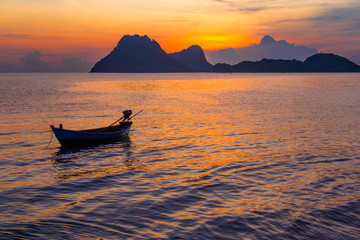 Wall Mural - bright colors at dawn on the beach at sunrise in the gulf of thailand.