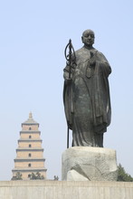 玄奘三蔵像と大慈恩寺の大雁塔