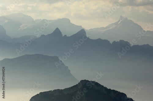 wschod-slonca-na-rigi-z-widokiem-alps-srodkowa-szwajcaria-szwajcaria-europa