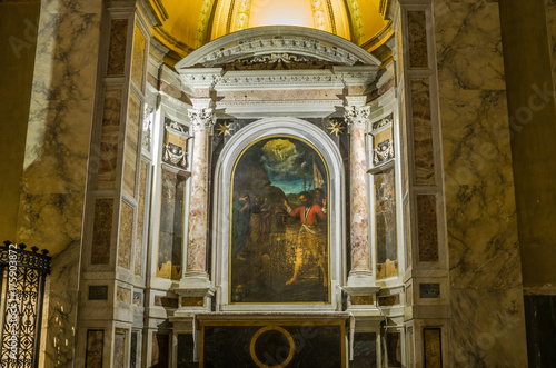 Fotografía Icon with the image of the holy apostles with marble statues in the Abbazia dell