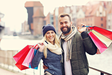 Canvas Print - Happy couple shopping in the city