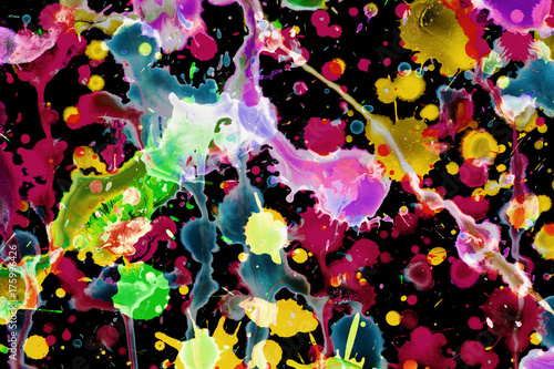 Foto-Schiebegardine Komplettsystem - Colorful paint splashes on black background (von evannovostro)