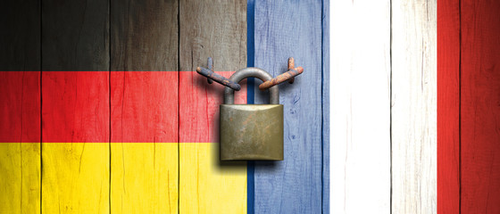 Canvas Print - France and Germany flags on wooden door with padlock. 3d illustration