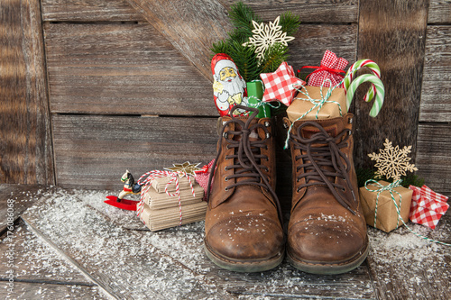 Fotomural Stiefel mit Geschenken und Suessigkeiten