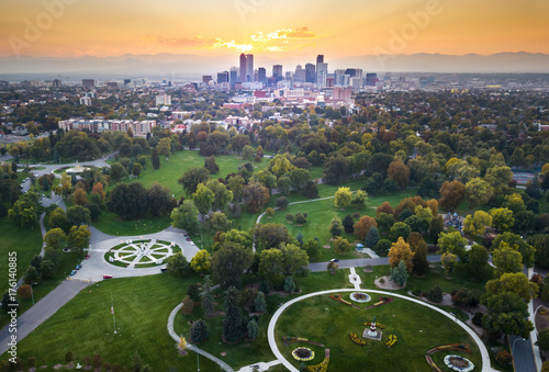 Fotografie, Obraz Sunset over Denver cityscape, aerial view from the park