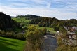 Entlebuch mit Fluss kleine Emme, Hügellandschaft mit Wald im Herbst vom Kloster Werthenstein fotografiert, Schweiz