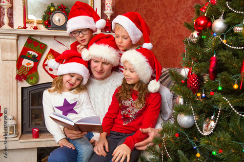 Plakat małe dzieci w Boże Narodzenie
