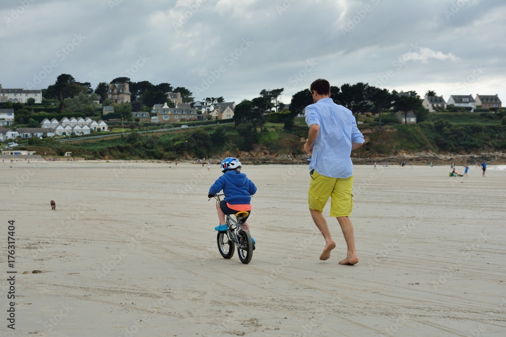 Photo Art Print Vie De Famille à La Plage En Bretagne