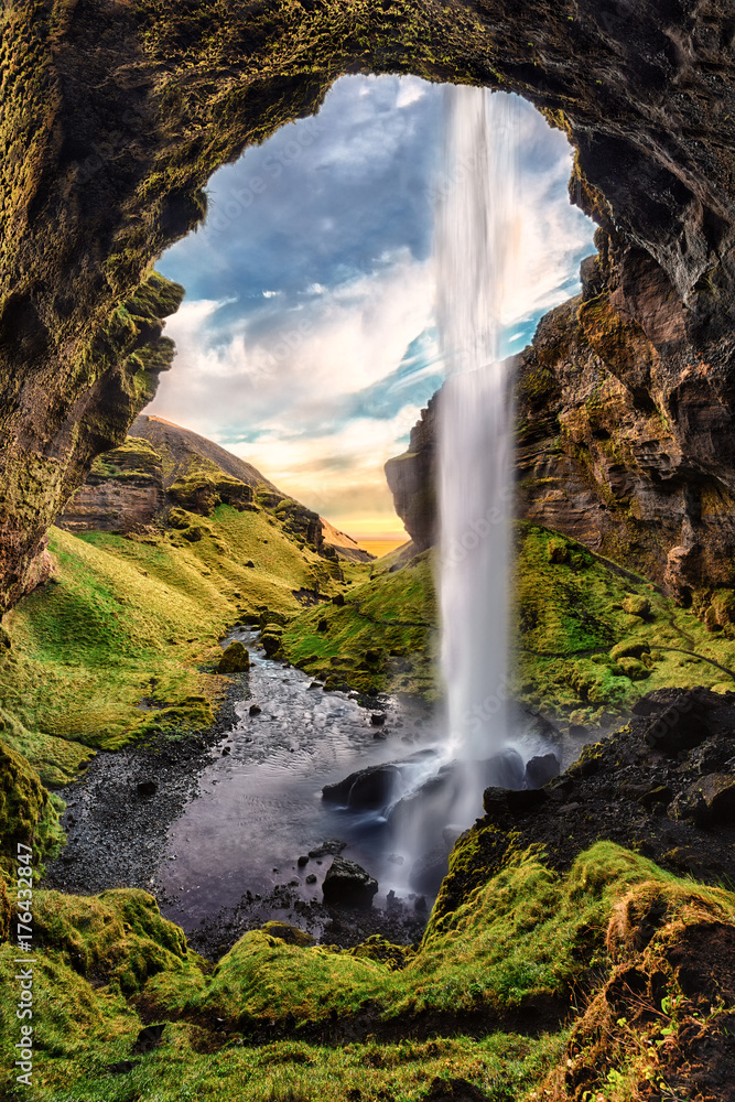 Waterfall in Iceland - obrazy, fototapety, plakaty 