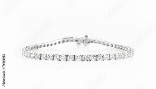 Fotografía bangles and bracelet with diamond , emeralds, sapphires and ruby , classic jewel