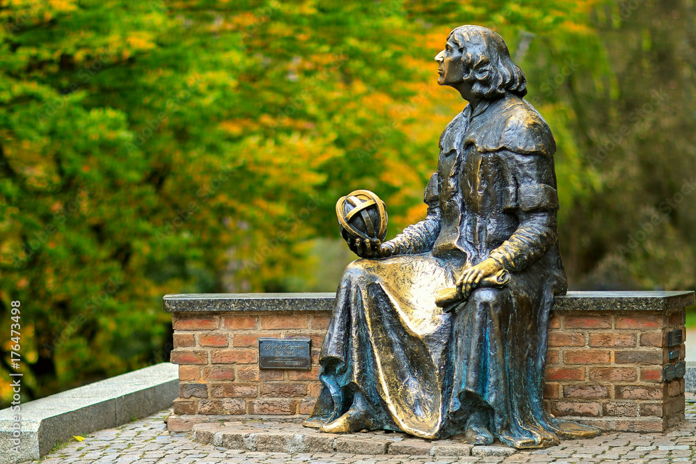 pomnik Mikołaja Kopernika ,Olsztyn,Polska - obrazy, fototapety, plakaty 