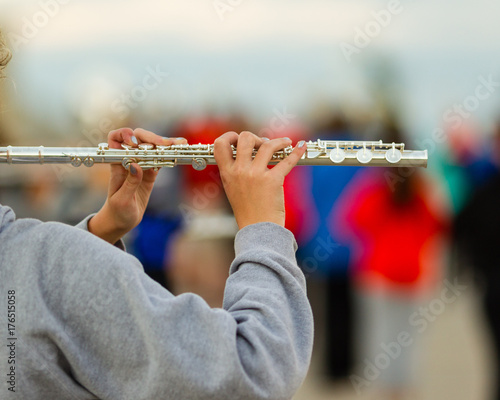 Plakat ręce zawodnika fletu na próbie