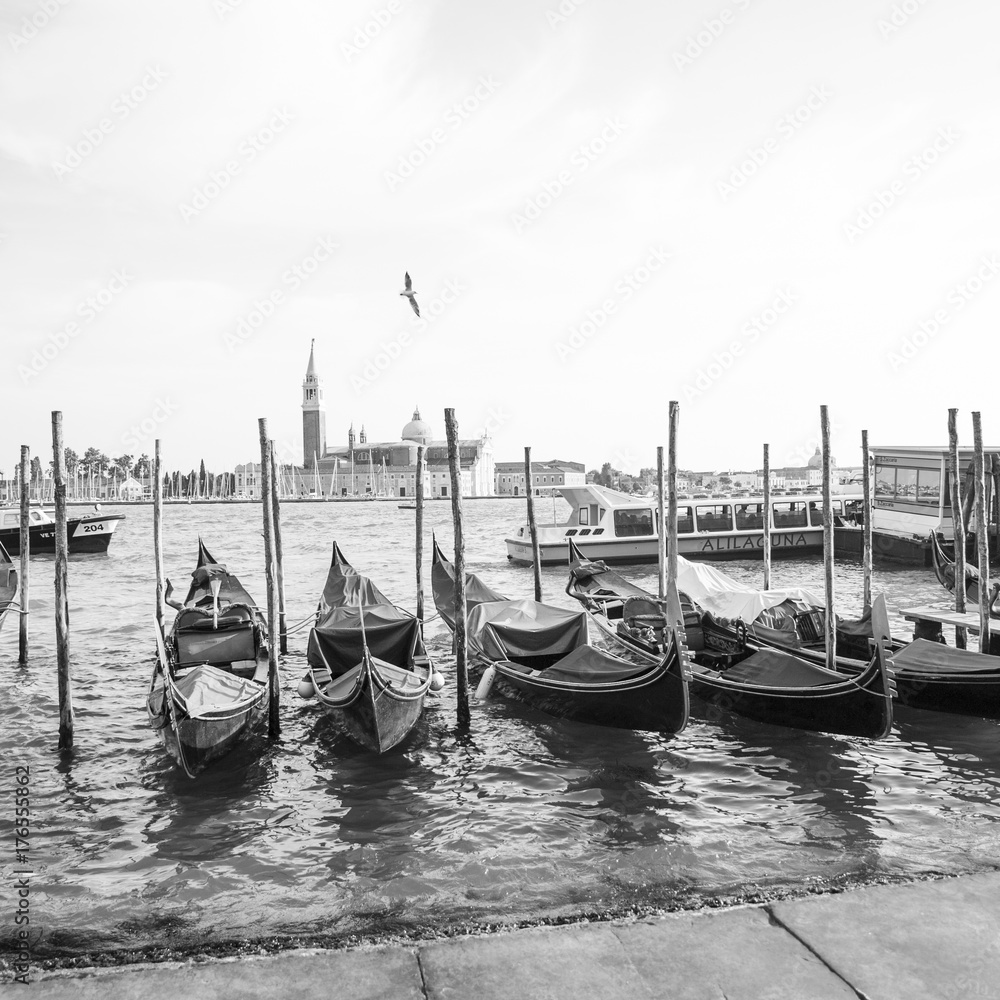gondole su Venezia - obrazy, fototapety, plakaty 