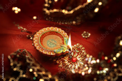 Zdjęcie XXL Diwali Celebration Diya Lamp India - Bokeh Niewyraźne Tło