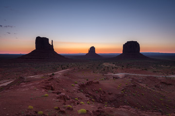 Wall Mural - amazing sunrise at monument valley, arizona