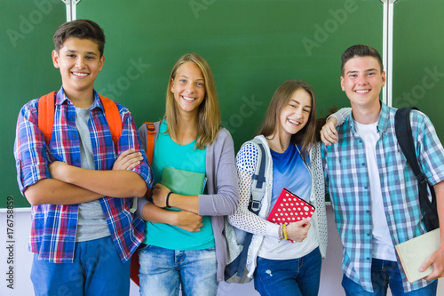 Plakat nastolatki w szkole