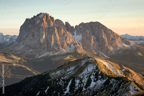 Zdjęcie XXL Panorama górska we Włoszech. Piękny naturalny krajobraz w Włochy górze