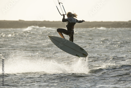 Zdjęcie XXL kiters w skokach z desek surfingowych