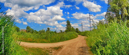 Zdjęcie XXL Nieutwardzona droga i piękne chmury