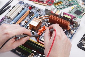 Aufkleber - Engineer checking motherboard with multimeter
