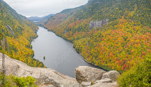 Cuadros en Lienzo Cliff over Lower Ausable Lake in Adirondacks